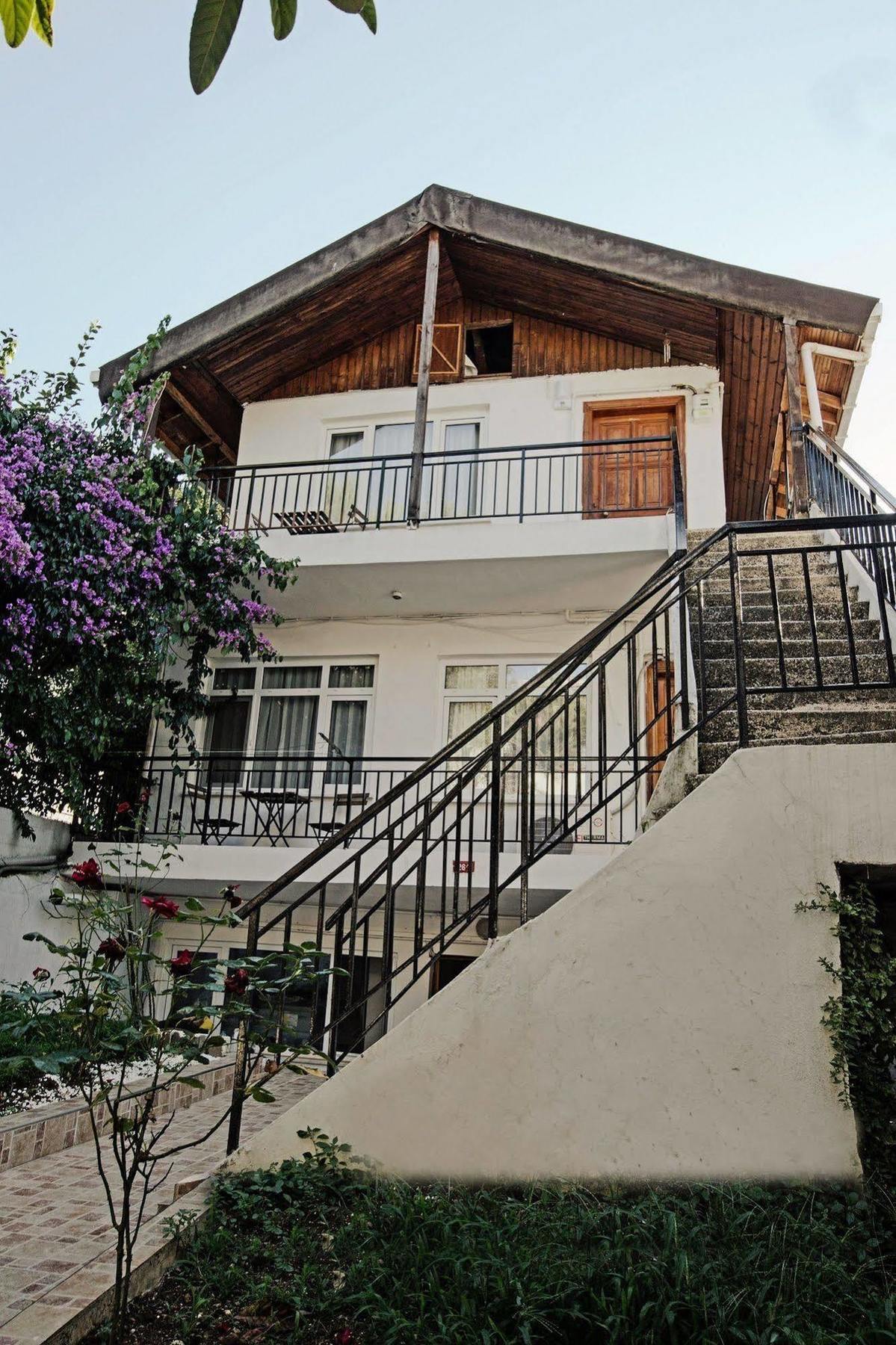 Buyukada Apart Hotel - Sehbal Adalar Bagian luar foto