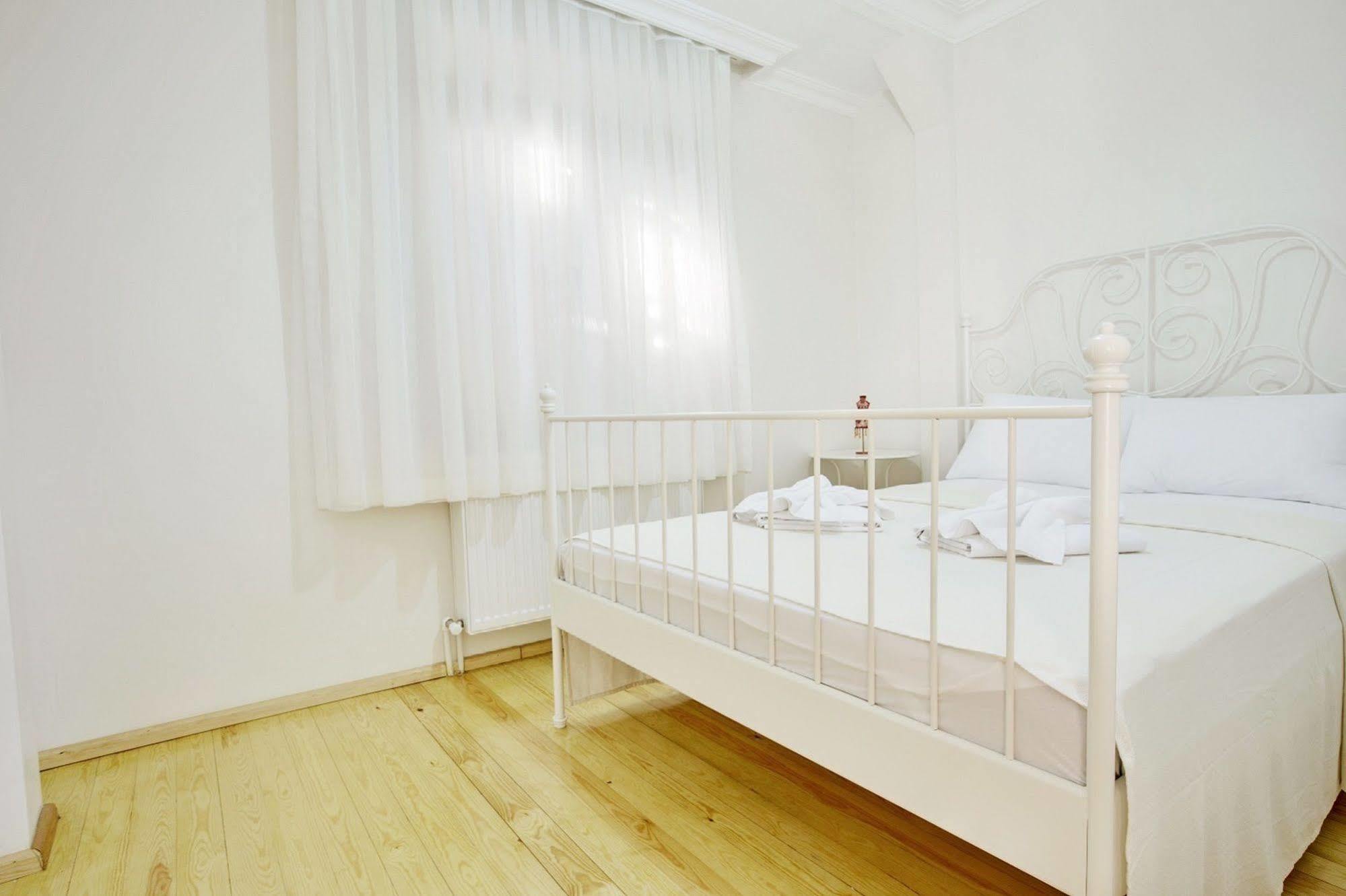 Buyukada Apart Hotel - Sehbal Adalar Bagian luar foto